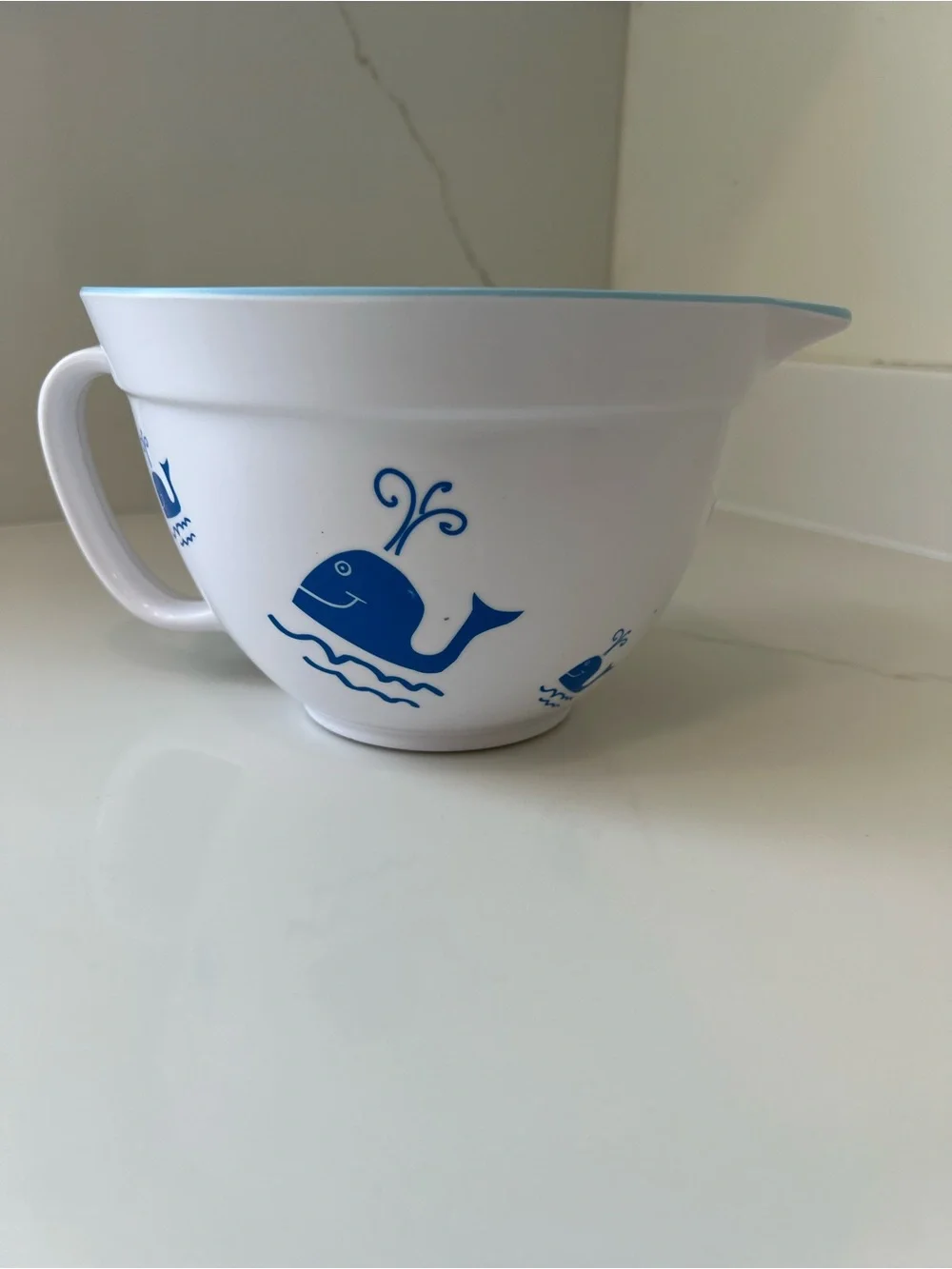 White and Blue Whale Mixing Bowl with Handle - Home Kitchen Bakeware